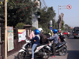 Puluhan Wajib Pajak Kecele di Samsat Bangil.