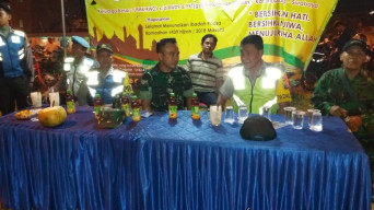 Danramil Ajak Kapolsek Karangpilang Nobar.