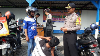 Polsek Krembangan Sediakan Lampu Dop Gratis Pada Pemudik.
