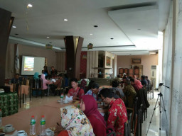 Persiapan Pendistribusian Logistik Pilgub Jatim, KPU Kota Blitar Gelar Bimtek.