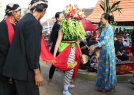 Menteri Pariwisata Kunjungi Tarian Ritual Seblang