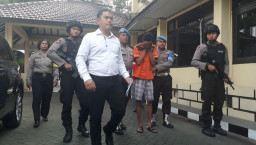 Ayah Ini Tega Aniaya Anak Tiri, Hingga Tewas