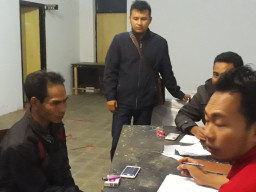 Staf UPT Pengairan Tlogosari Kena OTT, Saat Bagi-Bagi Uang Pada Warga.