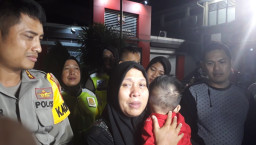 Kapolres KP3 Menitikan Air Mata, Melihat Bayi Yang di Culik Kembali ke Keluarganya. 