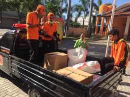 Bagikan Masker, BPBD Bondowoso Tanggap Debu Vulkanik.