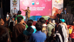 Ribuan Warga Nobar Piala Dunia, Bersama Kapolres Pelabuhan Tanjung Perak