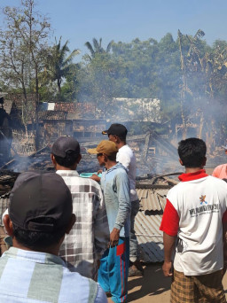 Rumah Warga Klampokan Hangus di Lalap Api.
