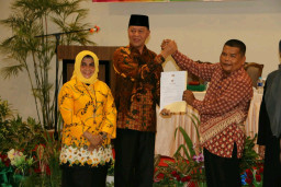 KPUD Tanjungpinang, Tetapkan Syahrul-Rahmah Sebagai Walikota dan Wakil Walikota.