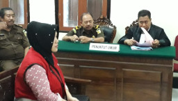 Tawarkan Layanan Sex Via ONLINE, Cewek Ini di Vonis 1 Tahun.
