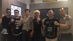 Video Klip Masih Berjuang, Buktikan Polisi Bisa Berbaur Dengan Semua Kalangan.