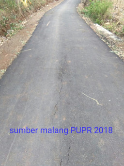 Jalan Aspal Sumber Malang Retak, Padahal Baru Seumur Jagung.