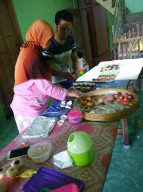 Berkat Pelatihan Disperindag Kabupaten Blitar, Usaha Quratu Kitchen Meningkat.