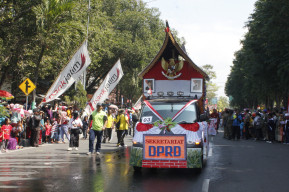 Pawai Pembangunan Peringati HUT RI ke 73 dan Bondowoso ke 199.