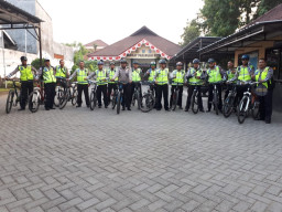 Patroli Keamanan Dengan Bersepeda, KRI Polresta Pasuruan Juga Ajak Warga Hidup Sehat.