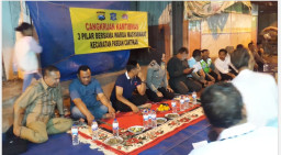 Senin Militan, Polsek Pabean Cantikan Gelar Cangkrukan di Kebalen Barat.