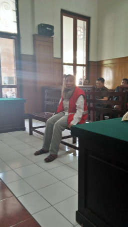 Divonis 6 Tahun, Nenek ini Langsung Mewek