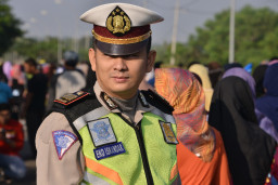 Satlantas Polres Pasuruan, Lembur Cetak SIM Pemohon.