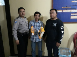 Terekam CCTV, Pencuri Susu Indomaret di Ciduk.