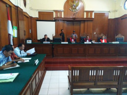 Hakim Tolak Gugatan Warga Dolly, Anggap Itu Ranah PTUN.