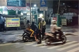 Satlantas Polres Tanjung Perak, Tindak Tegas Pelanggar Tak Patuh Lalin.