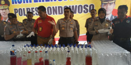 Polres Bondowoso Grebek Warung Miras Oplosan.