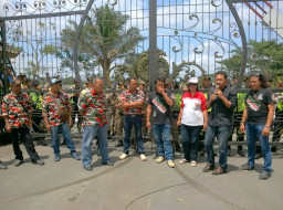 GPI Demo, Minta Batalkan PLT Dinas PU PR Pemkab Blitar.