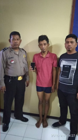 Rampas HP Pelajar, Pria Ini Dihajar Warga.