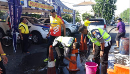 Sabtu Oasis, Personil Polres Tanjung Perak Kerja Bakti Bersihkan Mako.
