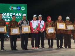 Jadi Penggerak Olah Raga, Dirjen Pemasyarakatan Raih Penghargaan Dari Menpora.