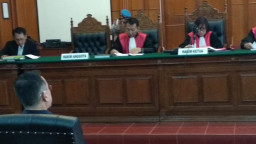 Sidang Melawan Pedagang Pasar Turi, Henry Minta Dibebaskan.