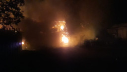 Pabrik Krupuk Terbakar, Timbulkan Suara Ledakan.