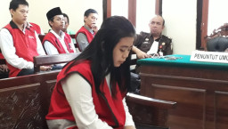 Divonis 4 Tahun, Gadis Ini Menitikan Air Mata.