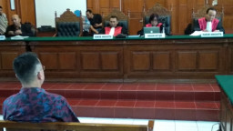 Henry J Gunawan Bantah Tudingan Menipu Pedagang Pasar Turi.