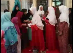 Peringati 10 Muharram Ibu Wakil Bupati Bondowoso Terpilih, Ny. Evi Susilowati Santuni Puluhan Anak Yatim Piatu.