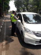 Polsek Sawahan Gelar Cipkon, di Depan TVRI Mayjend Sungkono.