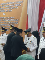 Pasangan Sabar Resmi di Lantik, Sinung Ajak Semua Elemen Bersatu Bangun Bondowoso.