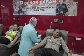 HUT Lantas ke 63,Satlantas Polrestabes Surabaya Gelar Donor Darah.