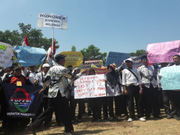 Ribuan GTT-PTT Kabuten Blitar Ancam Mogok Ngajar, Bila Tuntutan Tak Dikabulkan.