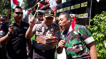 HUT TNI ke 73, Polsek Tegalsari Beri Kejutan di Makoramil Tegalsari.