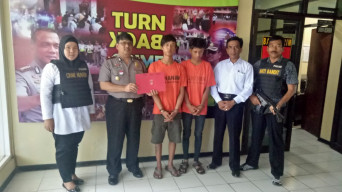 Kantongi Sabu, 2 Sahabat Asal Simo Gunung Barat, Terciduk Polsek Dukuh Pakis.