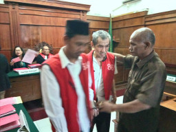Kakek Bau Tanah Jadi Kurir Sabu, di Vonis 7 Tahun Penjara.