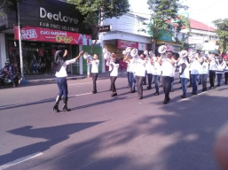 Peringatan Sumpah Pemuda SMPN 1 Bondowoso, Gelar Drum Band Dan Marching Band.