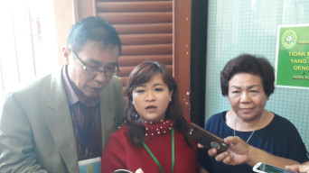Gugatan Dimenangkan, Ita Terlihat Gembira dan Terharu