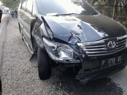 Berplat Nomer Palsu, Mobil Sekda Bondowoso Tabrak Sepeda Motor di Probolinggo, PLT Sekda Minta Tidak Diberitakan.