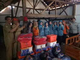 Istri Bupati Bondowoso, Tinjau Korban Kebakaran di Desa Jireg Mas.