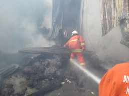 Pipa Gas PGN Terbakar, Api Menyambar 3 Pengunjung Warkop.