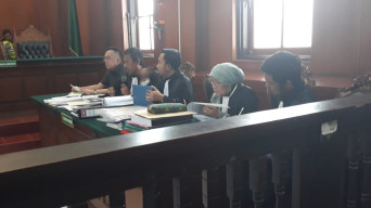 Kesaksian Liu You Hin Dimentahkan JPU, Henry Kembali Terpojok.