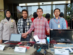 Manipulasi Data Angkutan Online Grab, 4 Orang Diringkus Polrestabes Surabaya.