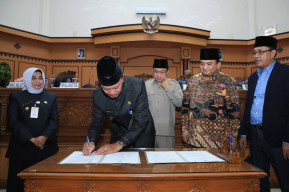 Walikota Tanjungpinang Tandatangani, Nota KUA PPAS RAPBD 2019.