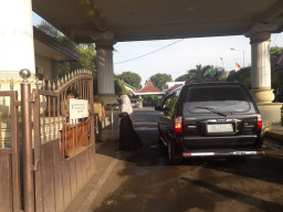Jamaah Haul KH. Abdul Hamid ke 37, Menempati Pendopo Bupati Pasuruan.